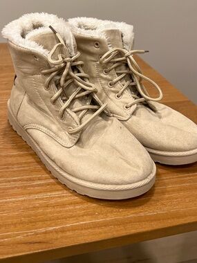 Beige Faux-Shearling Lined Lace-Up Boots